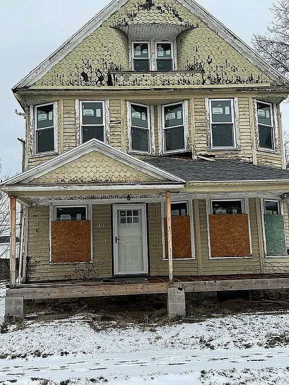 10819 Churchill Ave photo 1