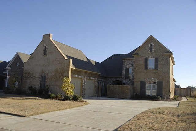 1st image of 313 Summerville Dr