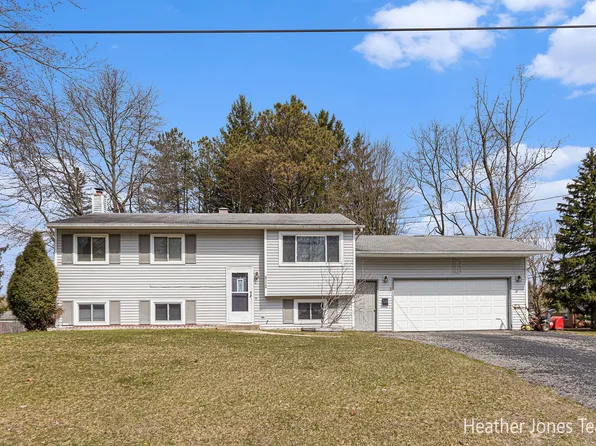 812 E Brierwood St, Greenville, MI 48838