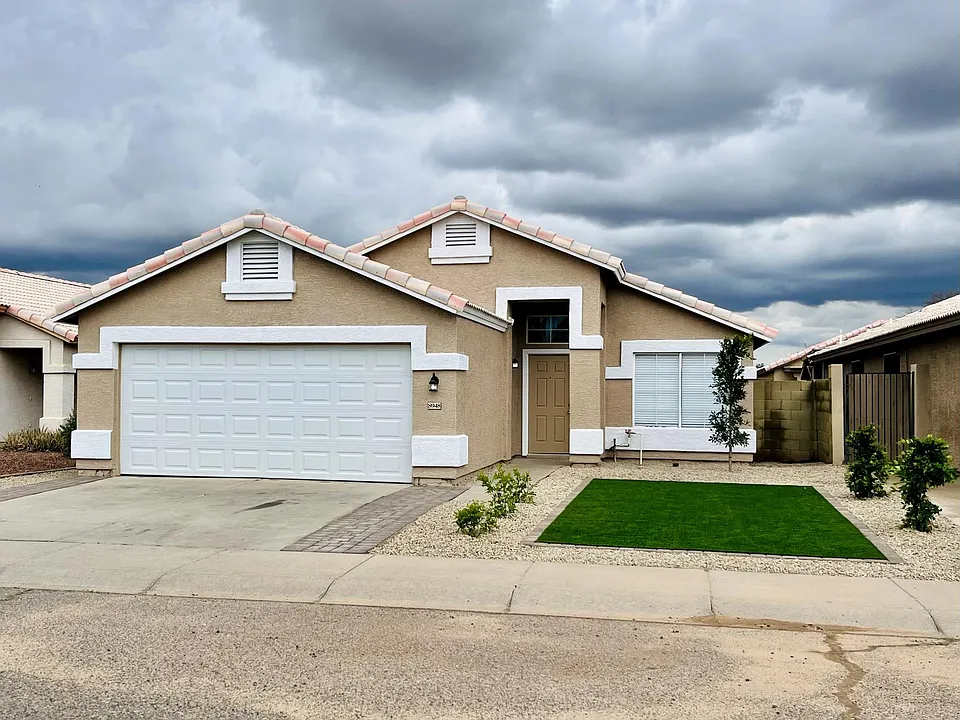 8948 W Hubbell St
