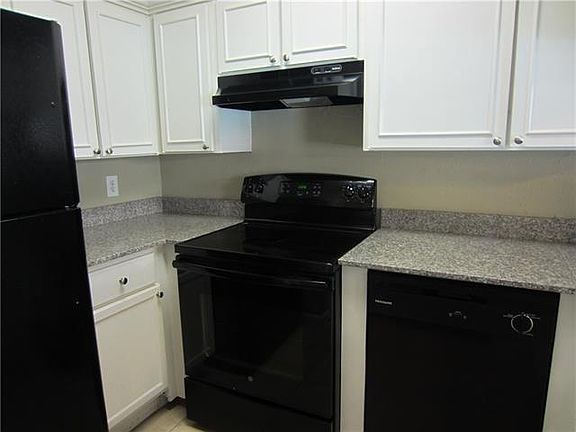 3rd image of 2910 Throckmorton St APT 109