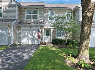 105 Parkview Dr, Wauconda, IL 60084
