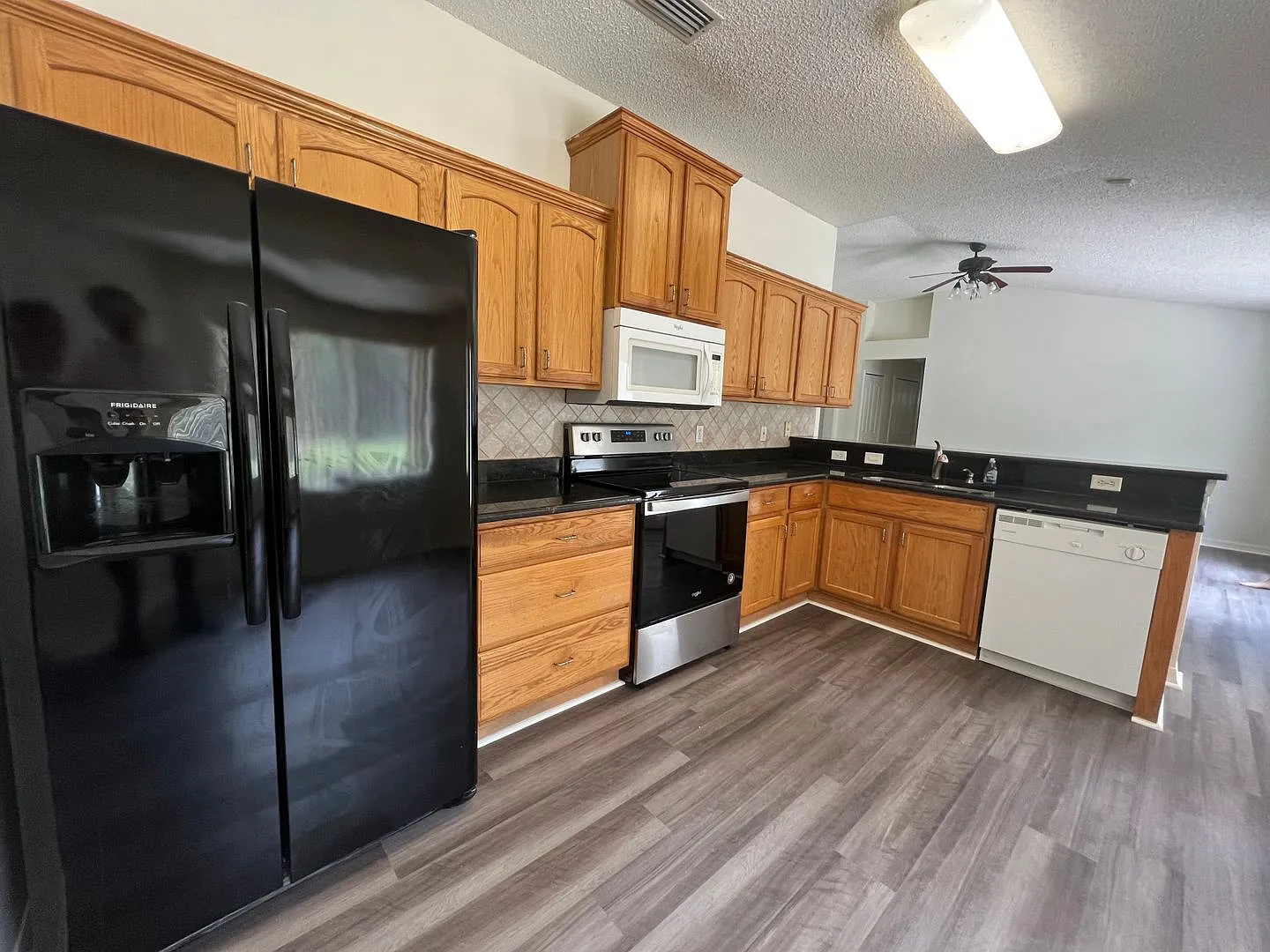 Charming 4-bedroom, 2-bathroom Deltona Lakes Home Available October! — Photo 4
