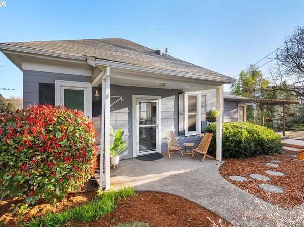 210 Sherman Ave, Hood River, OR 97031