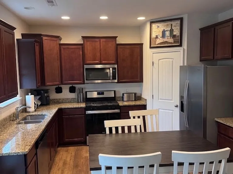 1617 Maddox Park Dr — Photo 10
