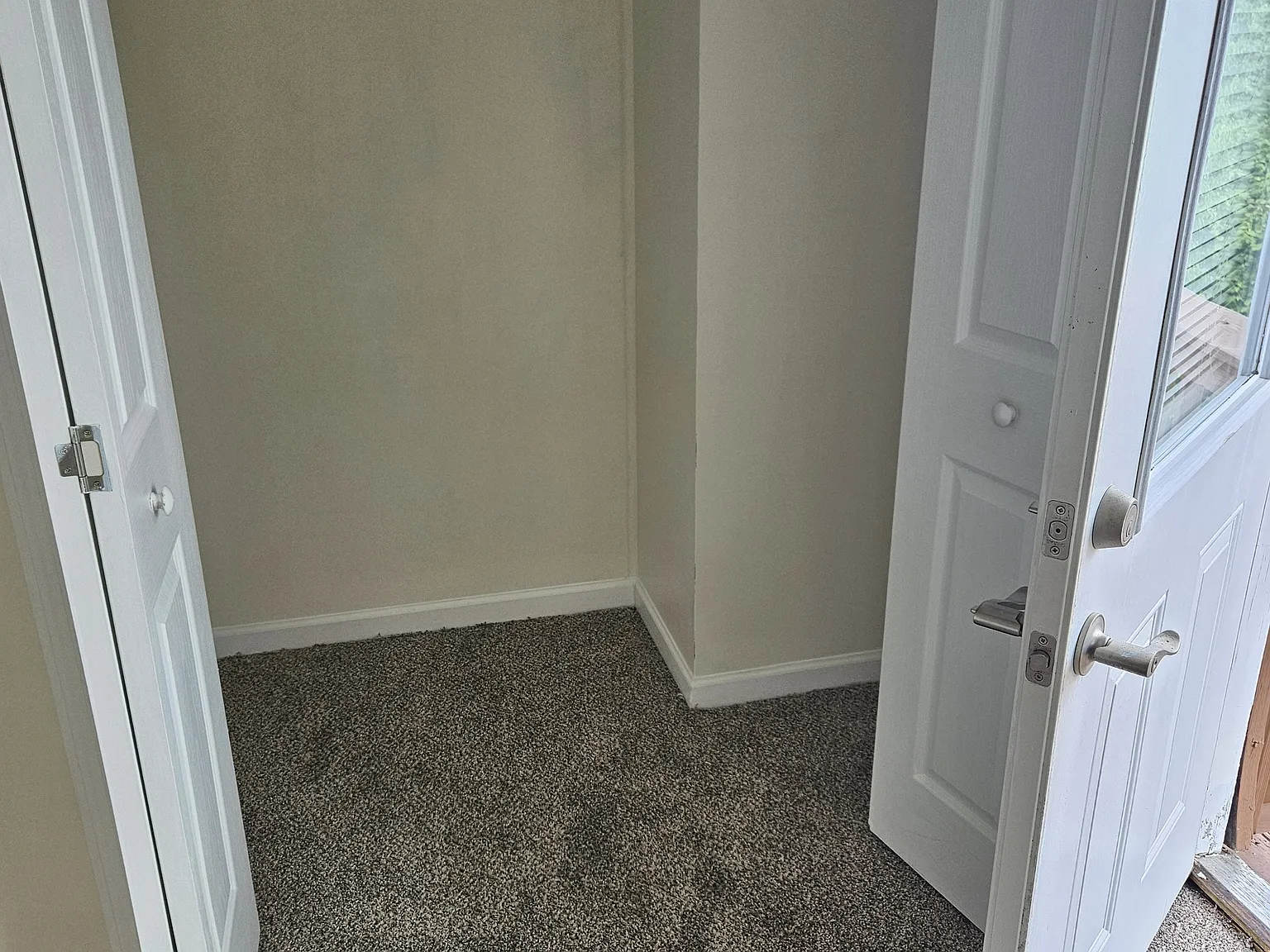 2 bed, 1.5 bath, 1008 sqft, $1,200 — Photo 3