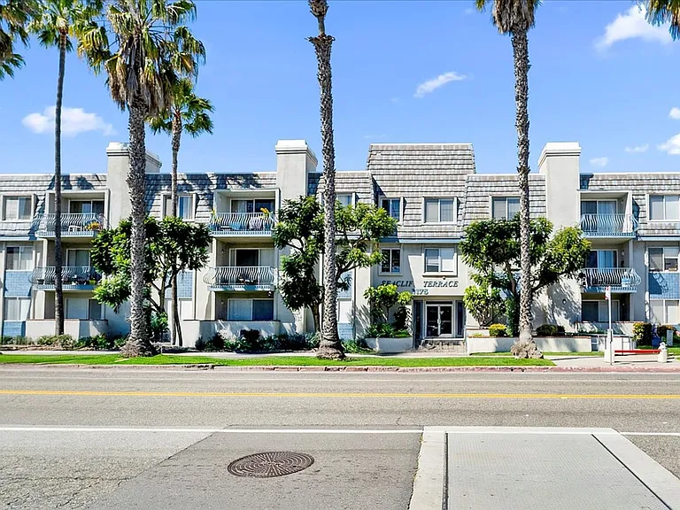 1175 E. Ocean Blvd — Photo 22