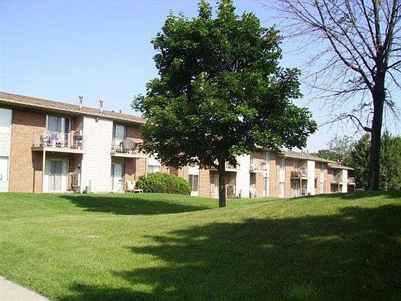3rd image of 801 Valley Circle Dr