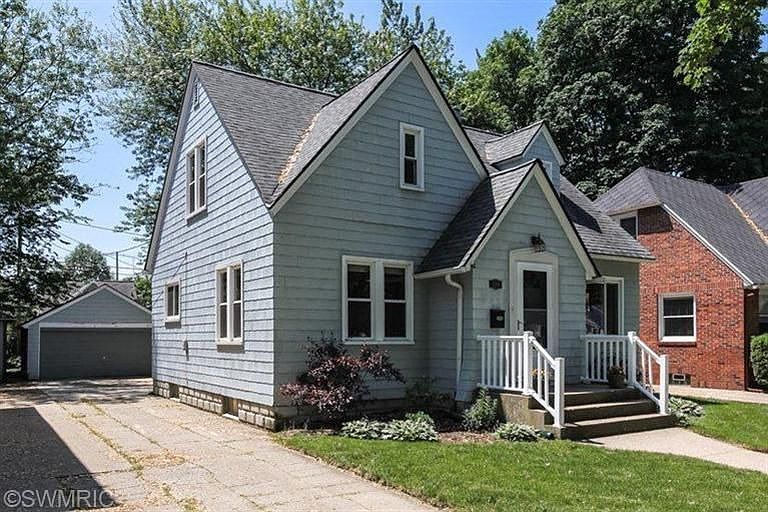 1st image of 118 W 20th St