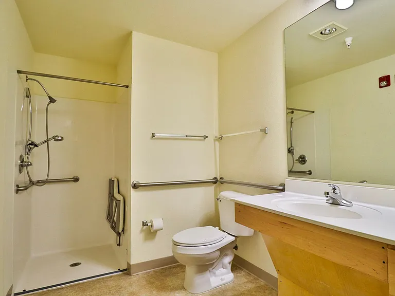 East High Apartments — Photo 14