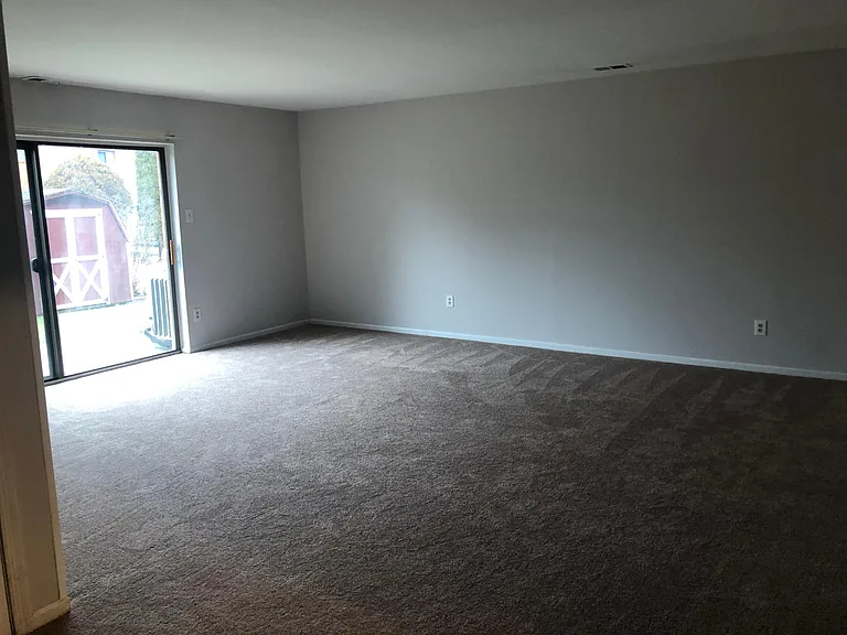 131 Caernarvon Ct — Photo 20