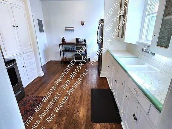 2nd image of 415 W Mistletoe Ave #2