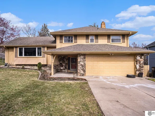 743 Leawood Dr, Omaha, NE 68154