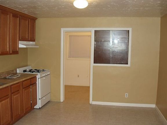 3rd image of 1612 S Gearhart St