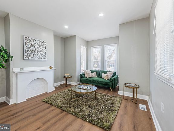 3rd image of 624 Wyanoke Ave