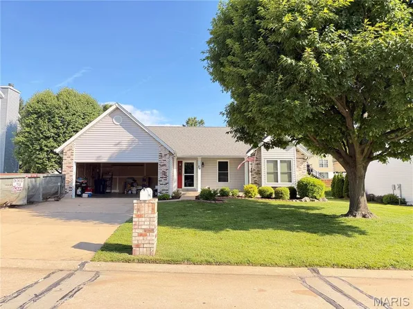 22 Burlington Ct, Saint Charles, MO 63304