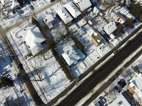 2nd image of 582 Churchill Ave N
