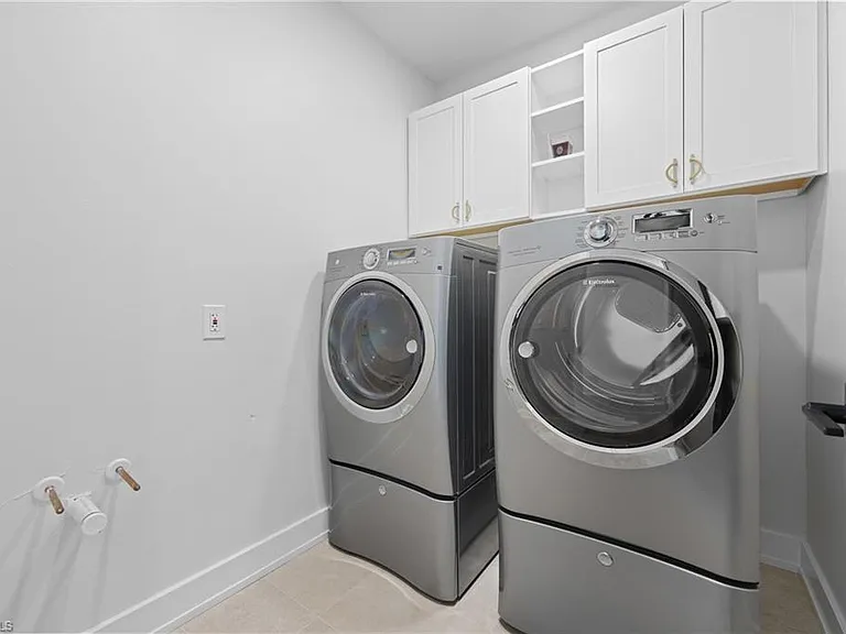 1836 Harbor Ln — Photo 36