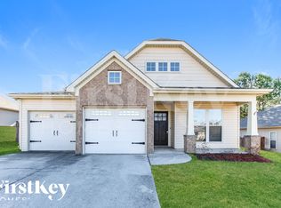 180 Rossburg Dr, Calera, AL 35040