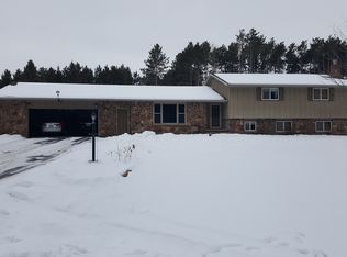 E8452 Timber Ct, New London, WI 54961