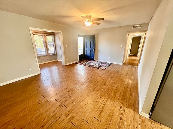 4th image of 602 Jefferson Way