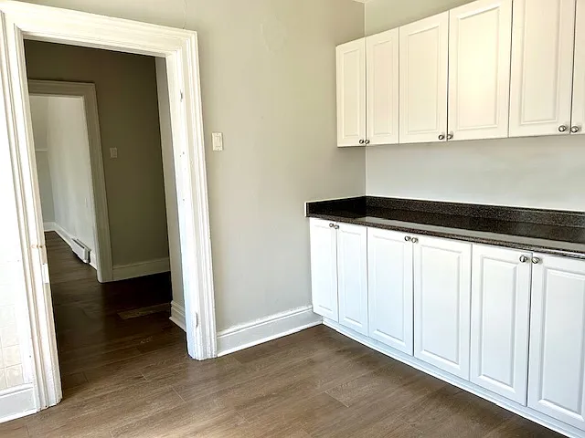 30 Wellington St W #2 — Photo 11