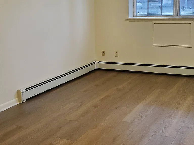 1307 Balcom Ave #1 — Photo 6