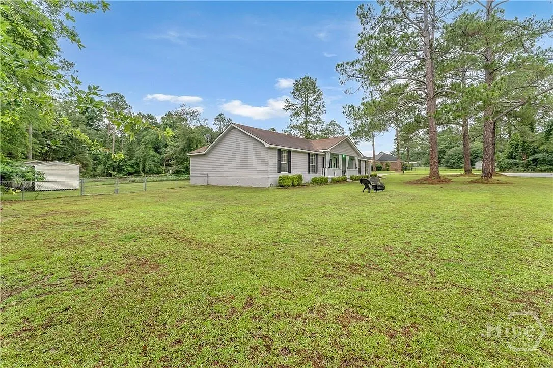 3 bed, 2.0 bath, 1927 sqft, $1,999 — Photo 3