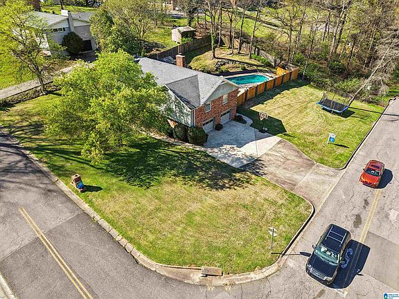 3rd image of 825 Shadywood Ln