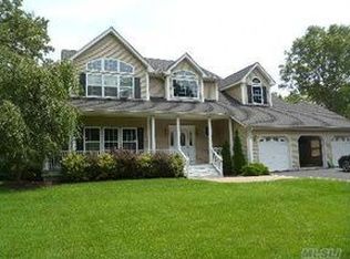 11 Pumpkin Rd, Saint James, NY 11780