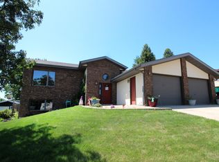 826 N 32nd St, Bismarck, ND 58501