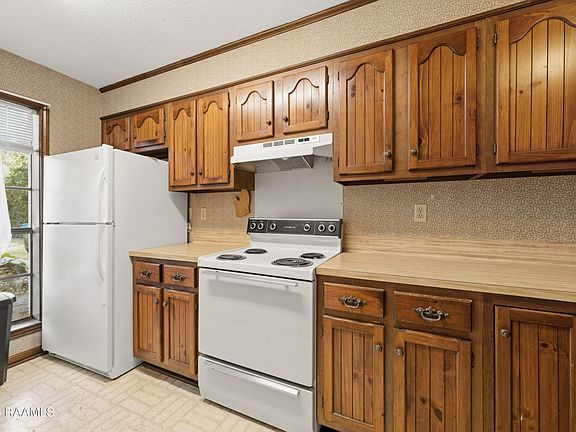 2nd image of 419 Mary St