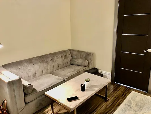 Rented by R New York | media 22