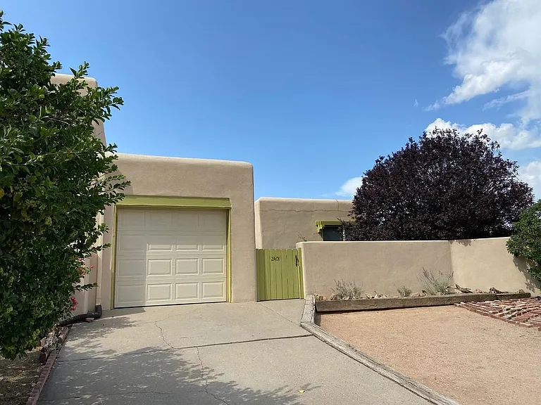 2401 San Patricio Plz — Photo 1