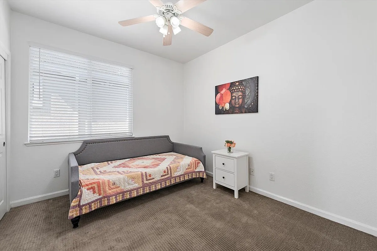 1 bed, 2.5 bath, 2266 sqft, $1,700 — Photo 4