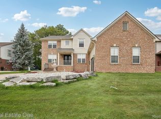 2772 Fox Woods Ln, Rochester Hills, MI 48307