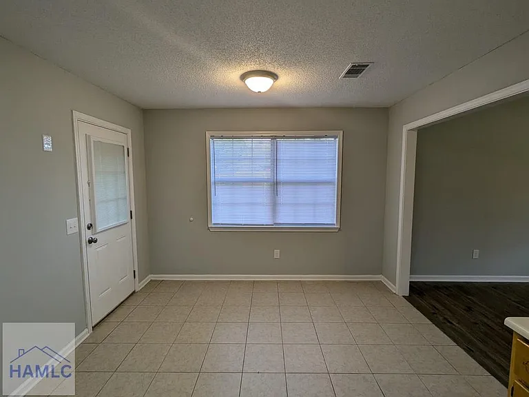 177 Sheila Dr — Photo 2
