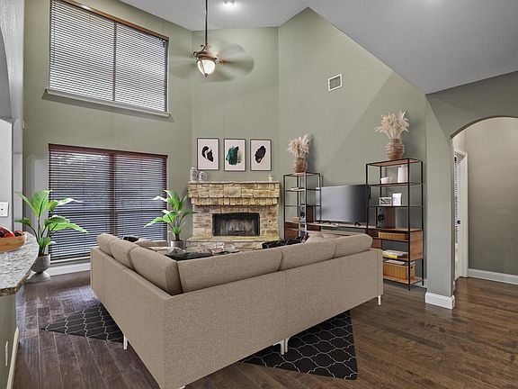 5th image of 2921 Pioneer Park Dr