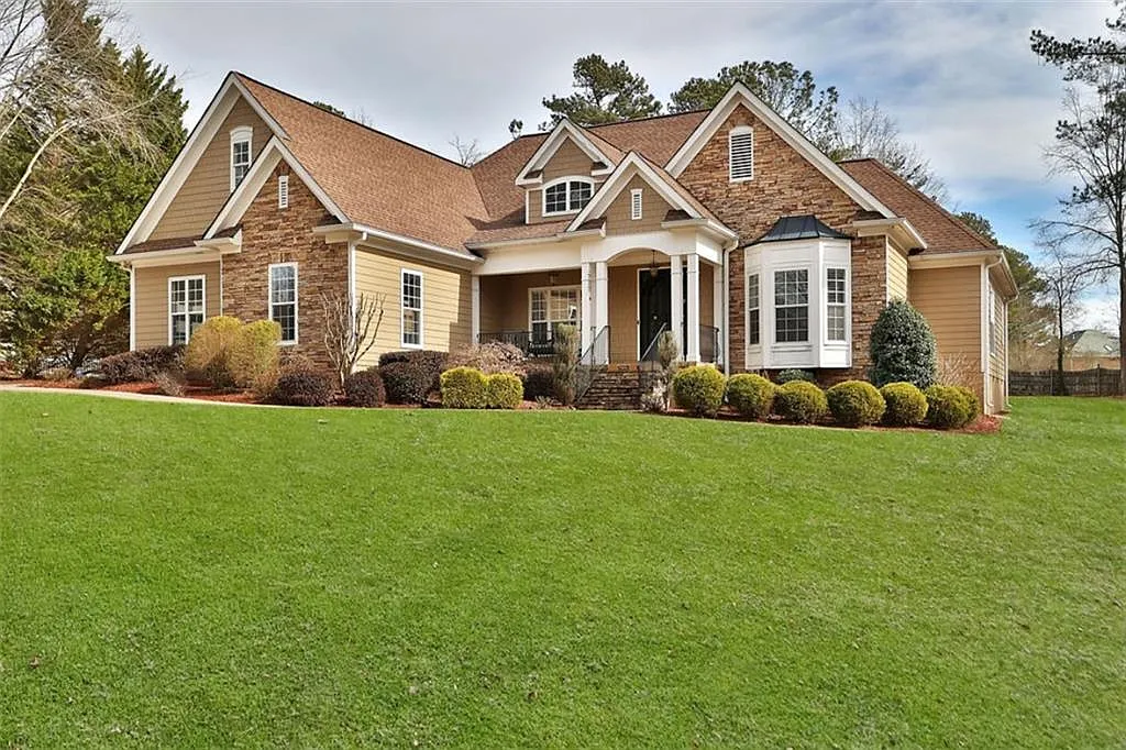 6 bed, 5.0 bath, 4995 sqft, $6,500 — Photo 2