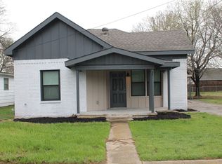 104 S Hubbard St, Alvord, TX 76225