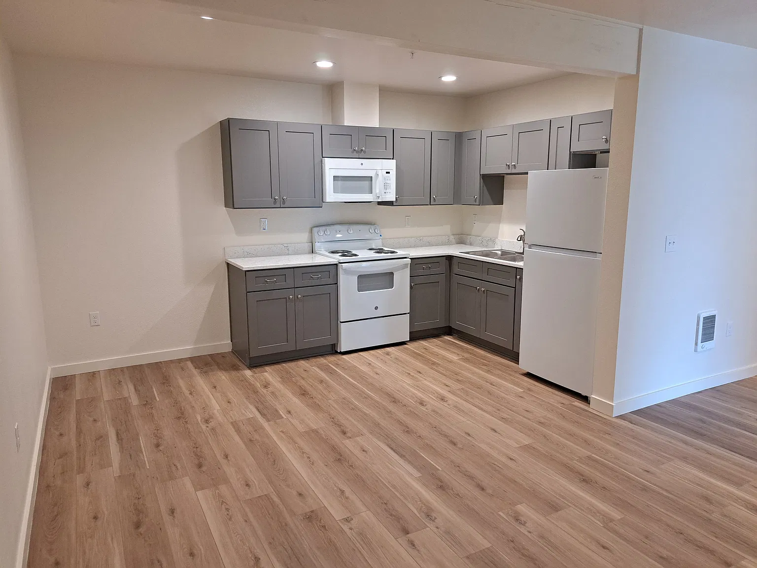 2 bed, 1000 sqft, $1,050 — Photo 1