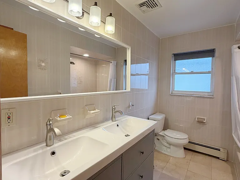 1622 John St #2 — Photo 2
