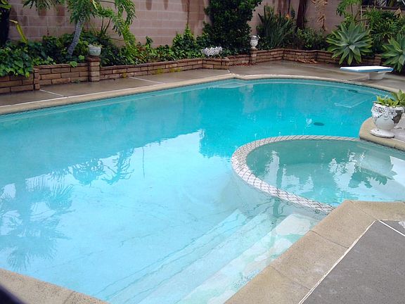 Heated pool and Jacuzzi