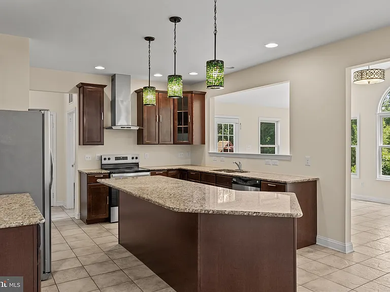 209 Peony Ln — Photo 15