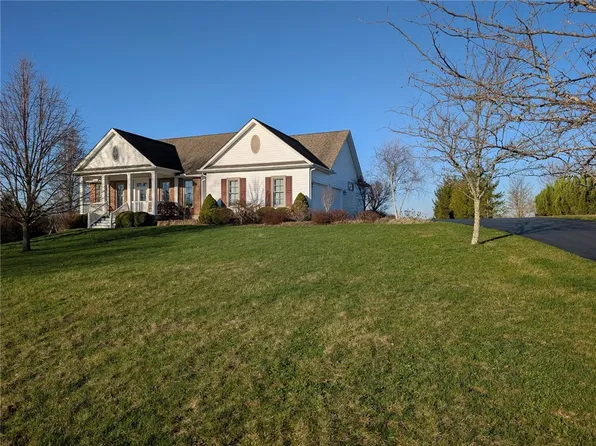 396 Country Manor Dr, Wilmington, OH 45177