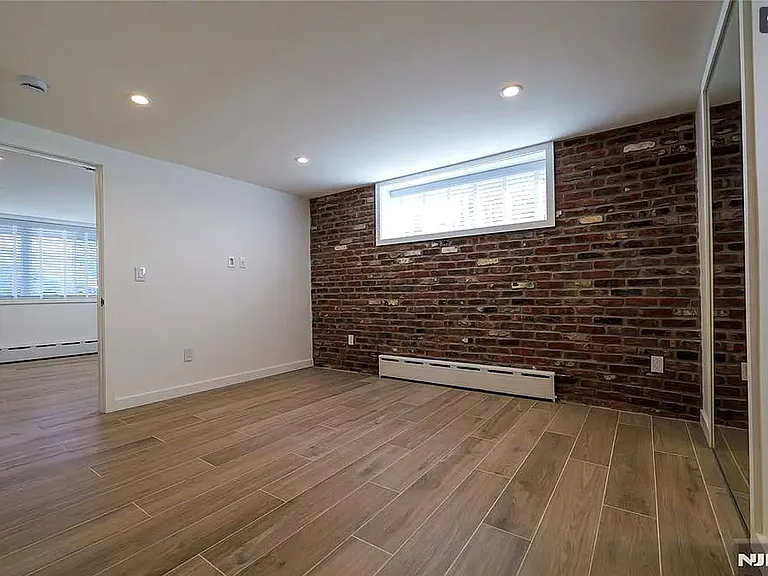 116 N Beverwyck Rd #8 — Photo 8