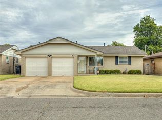 877 NW 14th St, Moore, OK 73160