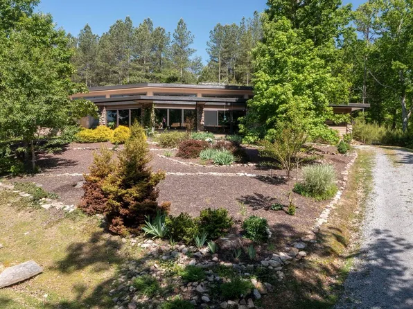 1055 Sherwood Shores Dr, Spring City, TN 37381