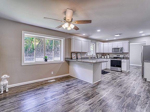 5th image of 627 Forest Park Dr
