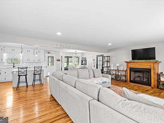 5th image of 972 Seventh Court Ground Rd